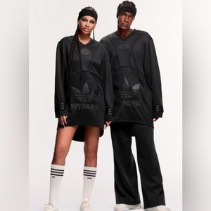 NWT Ivy Park x Adidas FASHION JERSEY (ALL GENDER)
Size Medium. Black
